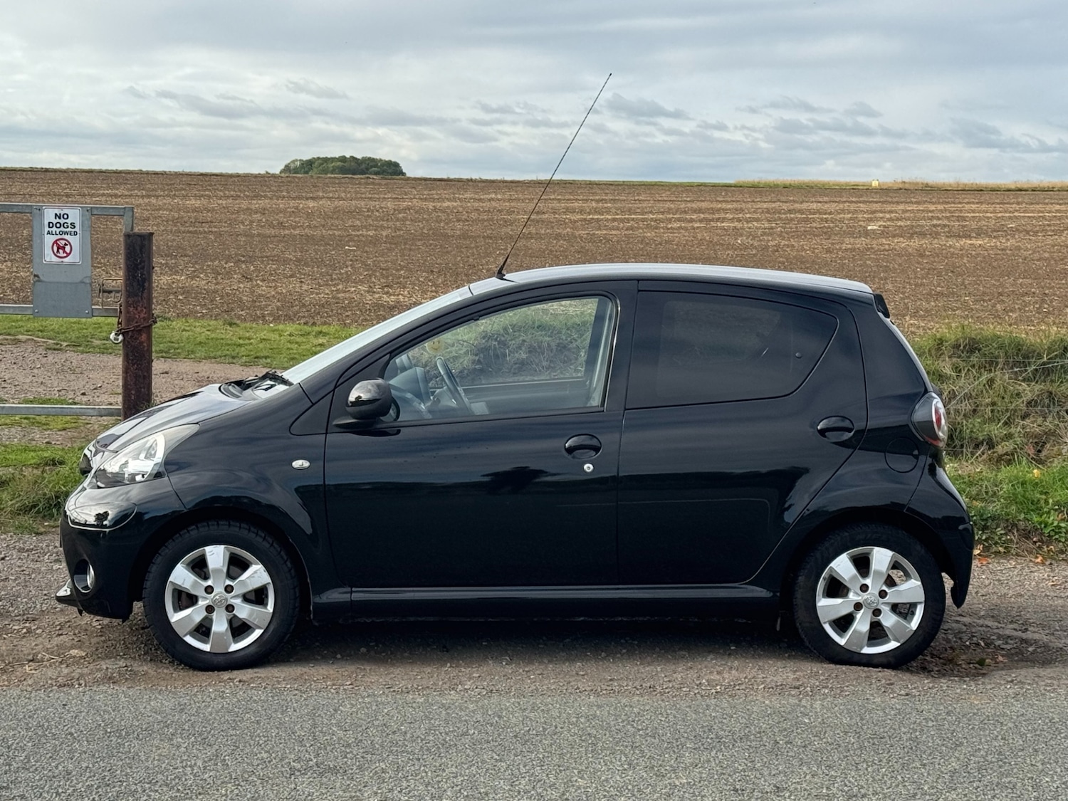 Used Toyota AYGO 2012 for sale - 76376433: Photo 8