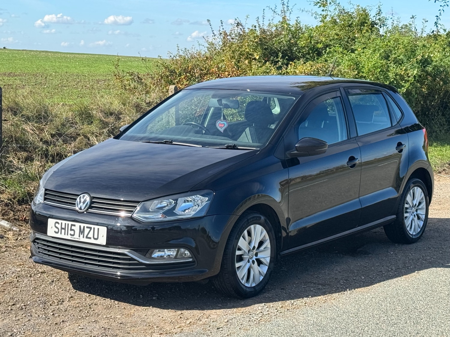 Used Volkswagen Polo 2015 for sale - 76092178: Photo 1
