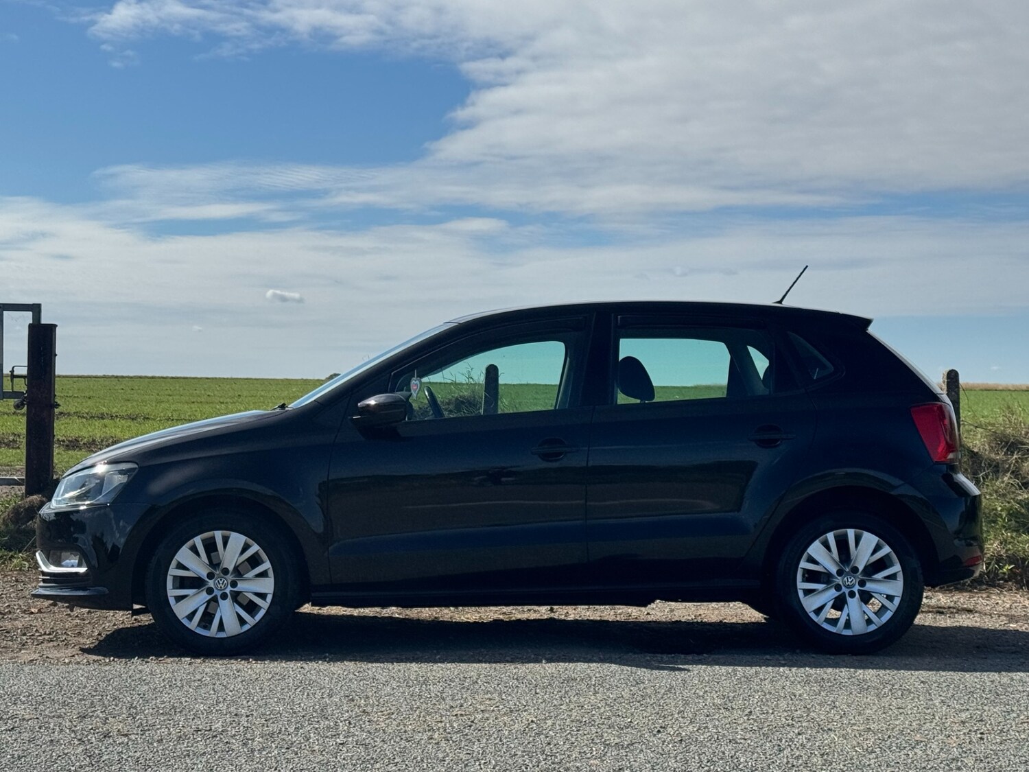 Used Volkswagen Polo 2015 for sale - 76092178: Photo 16