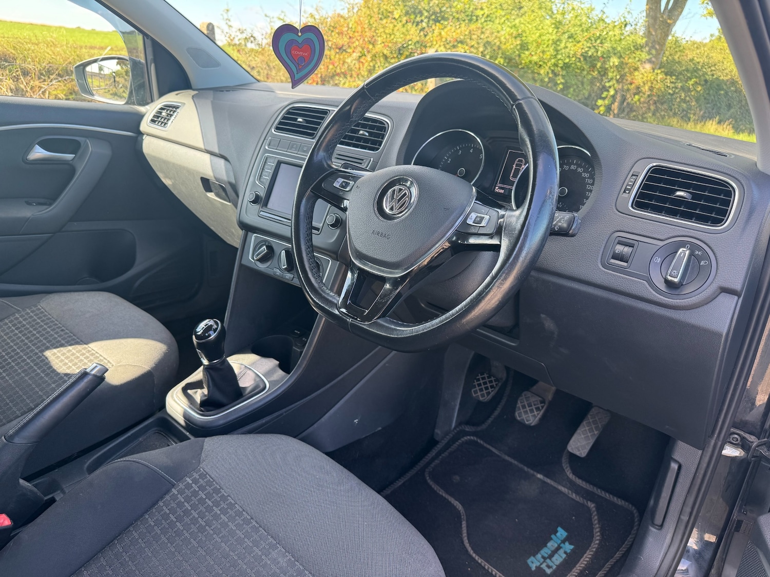 Used Volkswagen Polo 2015 for sale - 76092178: Photo 24