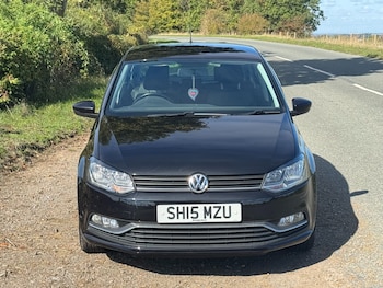 Used Volkswagen Polo 2015 for sale - 76092178: Photo