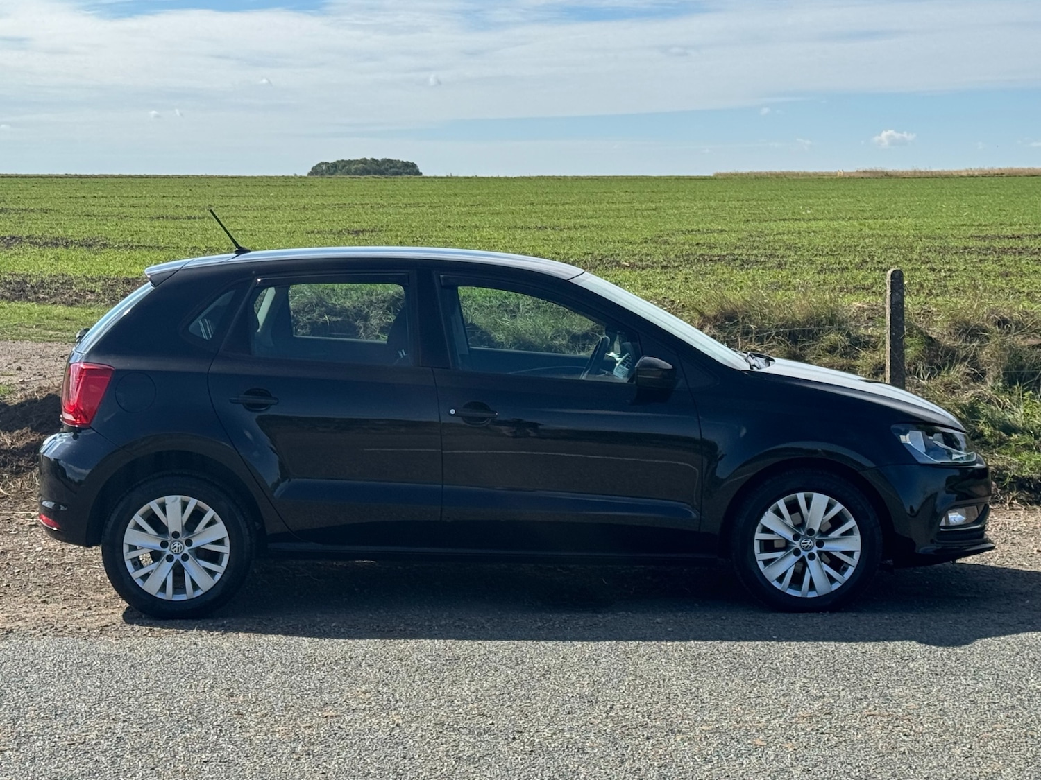 Used Volkswagen Polo 2015 for sale - 76092178: Photo 4