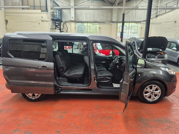 Used Ford Grand Tourneo Connect 2017 for sale - 76205835: Photo 14