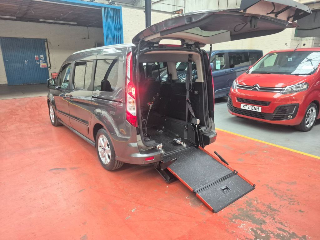 Used Ford Grand Tourneo Connect 2017 for sale - 76205835: Photo 4