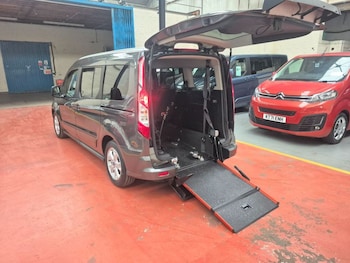 Used Ford Grand Tourneo Connect 2017 for sale - 76205835: Photo 4
