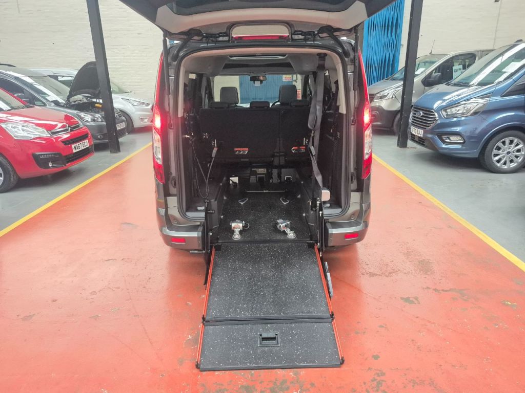 Used Ford Grand Tourneo Connect 2017 for sale - 76205835: Photo 5