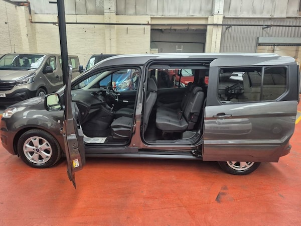Used Ford Grand Tourneo Connect 2017 for sale - 76205835: Photo 8