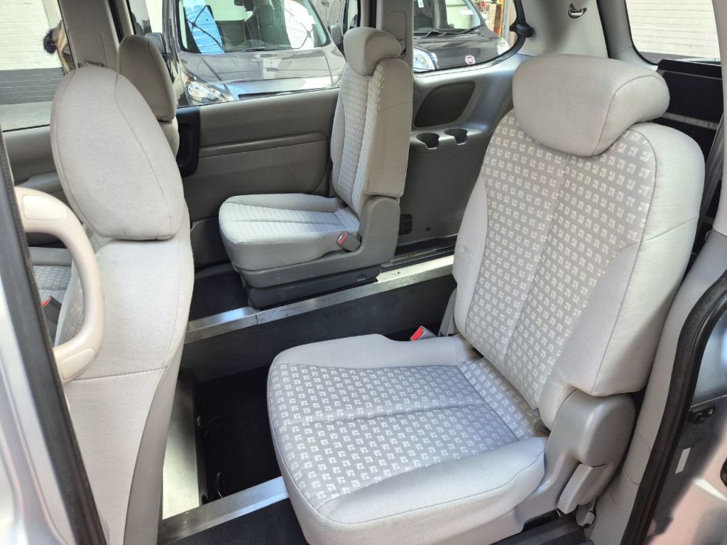 Used Kia Sedona 2011 for sale - 76340421: Photo 12