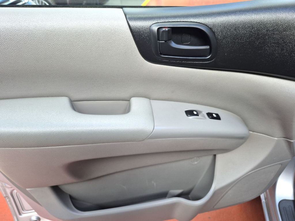 Used Kia Sedona 2011 for sale - 76340421: Photo 15