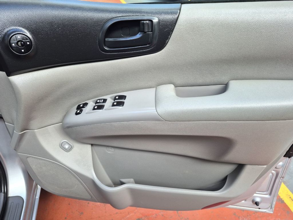 Used Kia Sedona 2011 for sale - 76340421: Photo 21