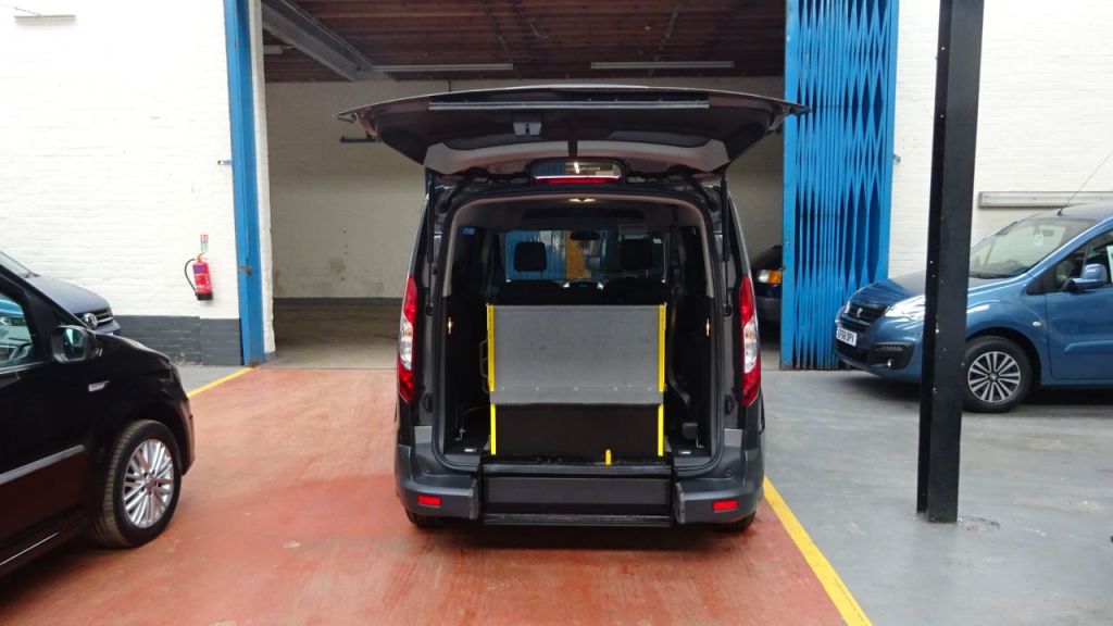 Used Ford Grand Tourneo Connect 2017 for sale - 77211659: Photo 17