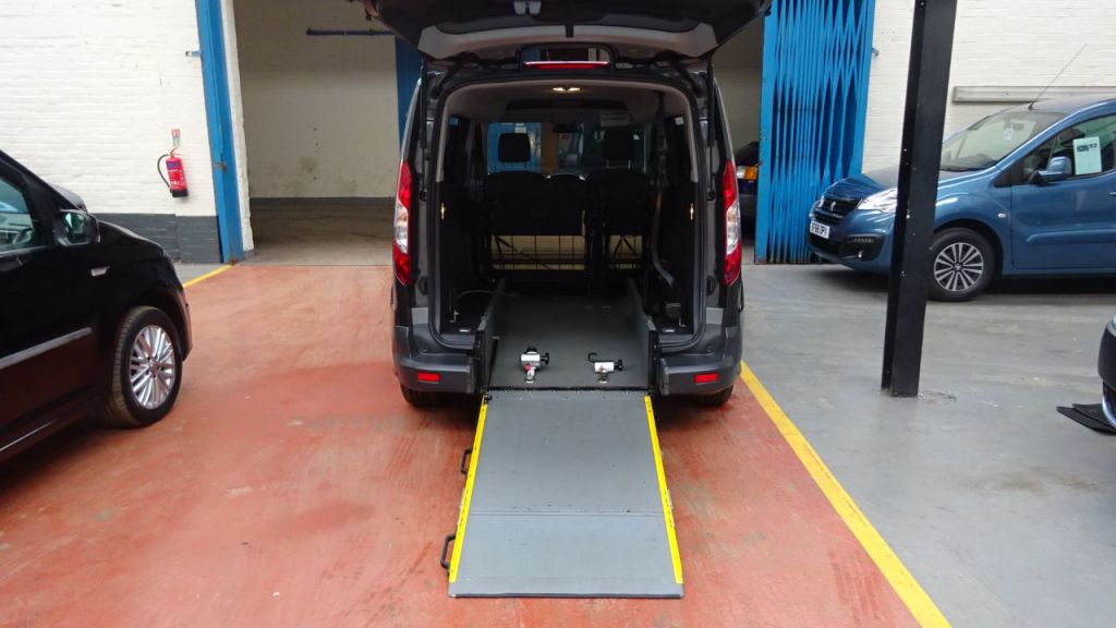 Used Ford Grand Tourneo Connect 2017 for sale - 77211659: Photo 18