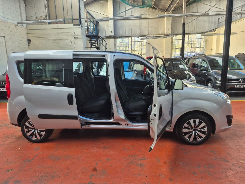 Used Vauxhall Combo 2018 for sale - 76637544: Photo 18