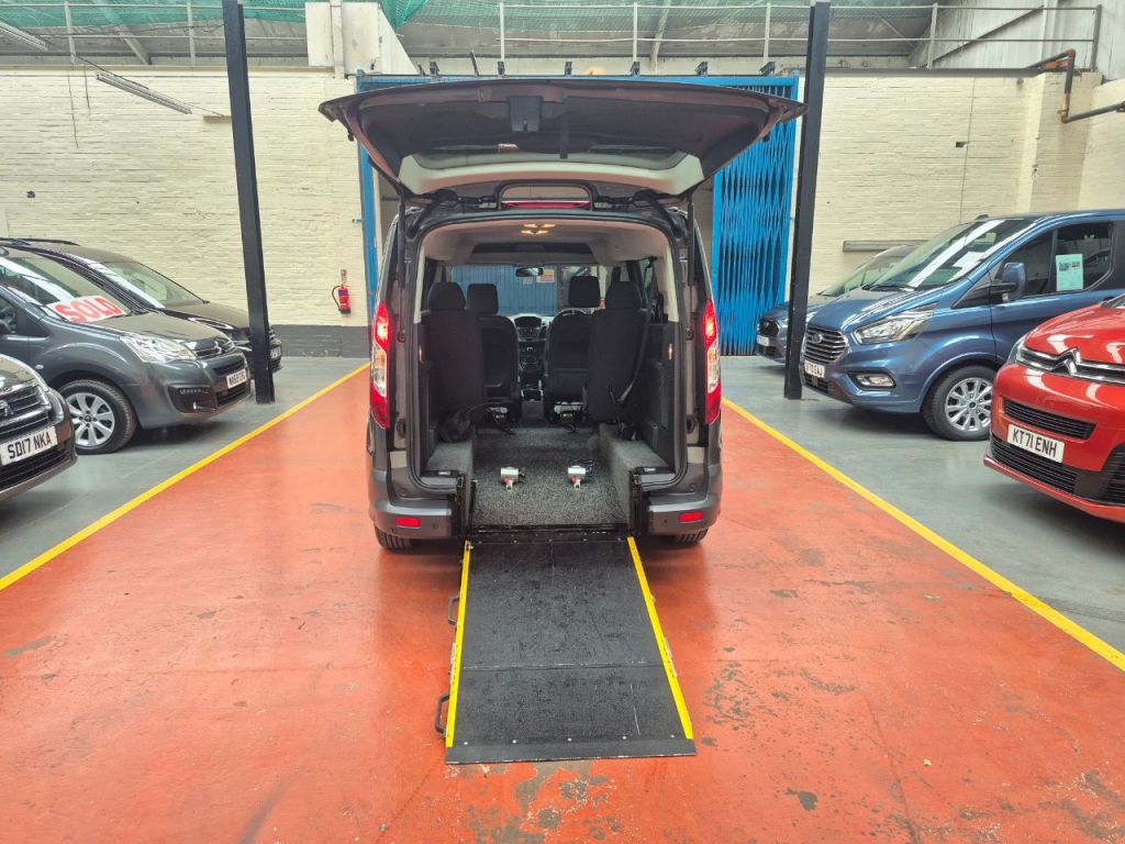 Used Ford Grand Tourneo Connect 2018 for sale - 77821563: Photo 21