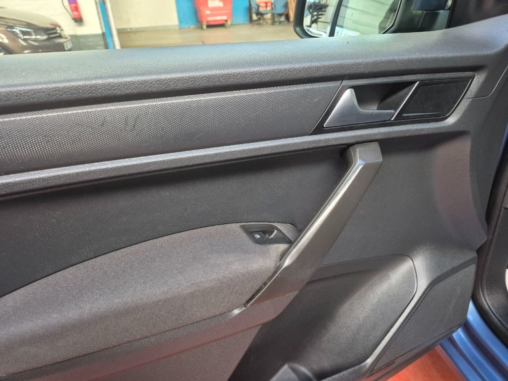 Used Volkswagen Caddy Maxi Life 2018 for sale - 76653825: Photo 11