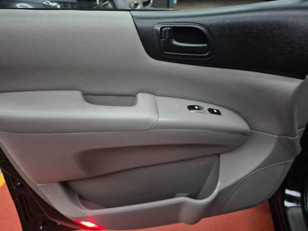 Used Kia Sedona 2012 for sale - 77033175: Photo 10