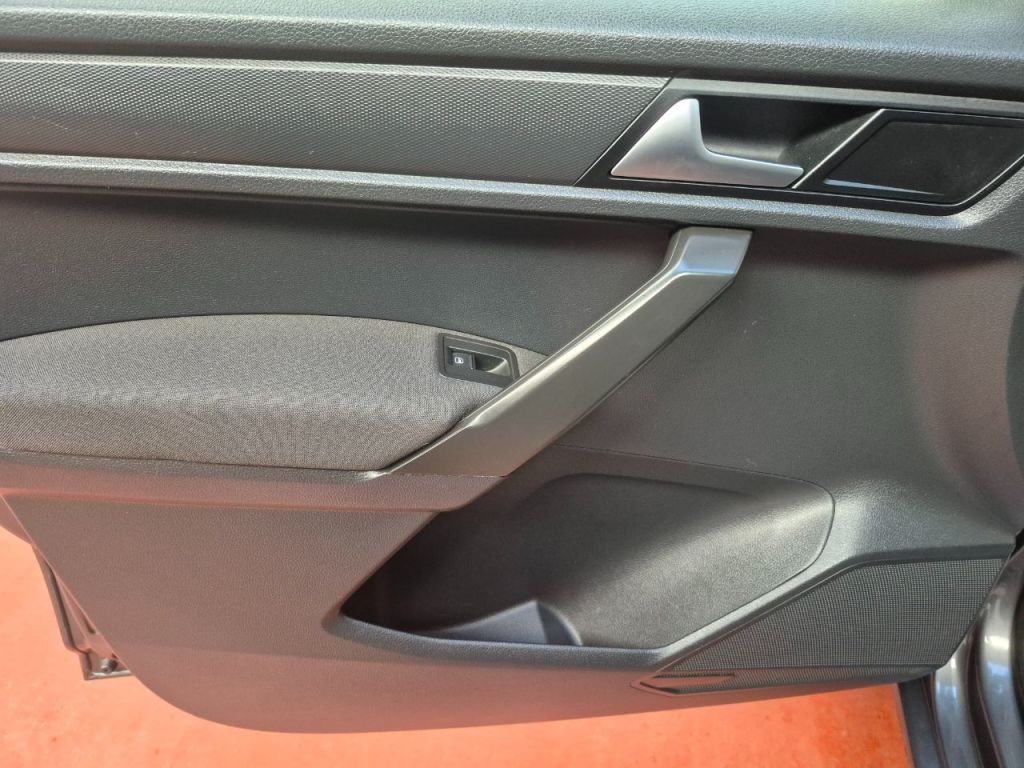 Used Volkswagen Caddy Maxi Life 2018 for sale - 76616917: Photo 15