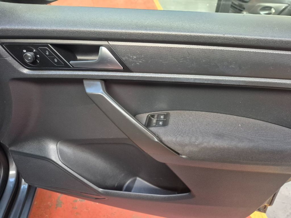 Used Volkswagen Caddy Maxi Life 2018 for sale - 76616917: Photo 21