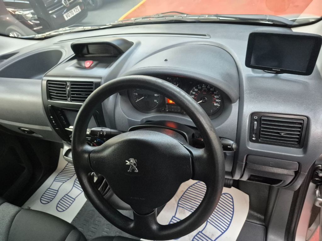 Used Peugeot Expert Tepee 2016 for sale - 76438937: Photo 17