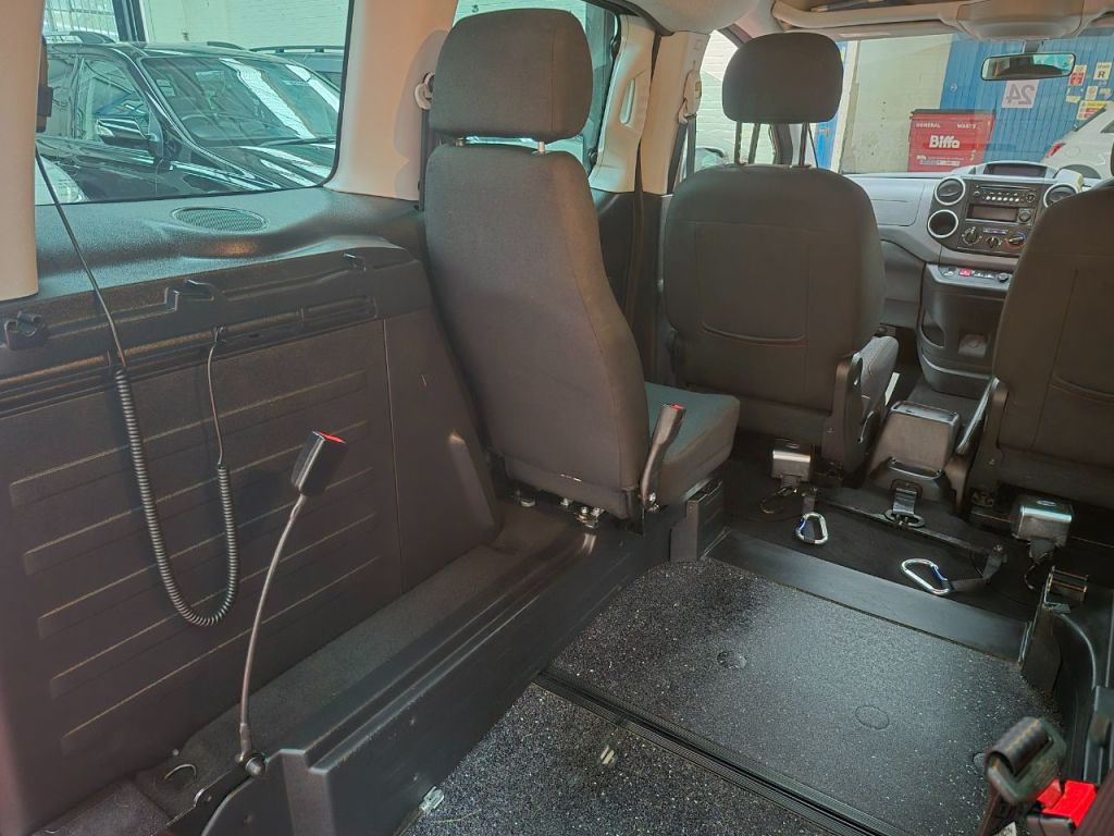 Used Peugeot Partner 2019 for sale - 76918869: Photo 28