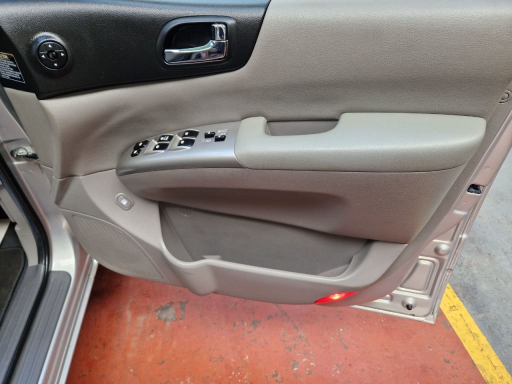 Used Kia Sedona 2011 for sale - 76535077: Photo 9