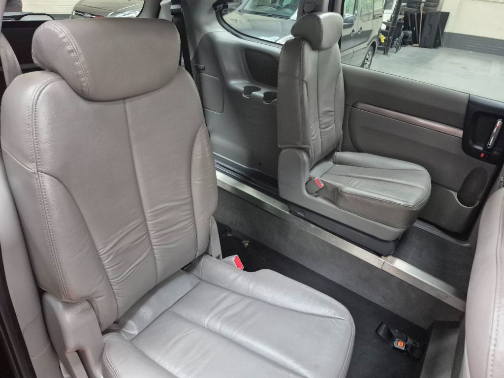 Used Kia Sedona 2011 for sale - 76056579: Photo 19