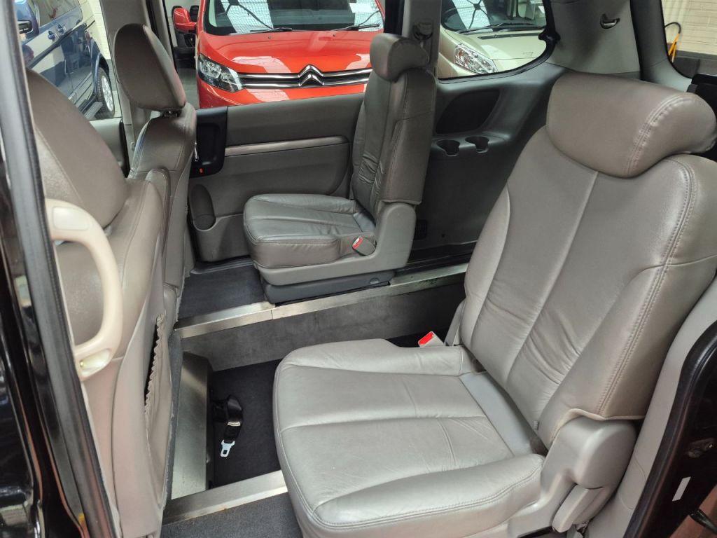 Used Kia Sedona 2011 for sale - 76056579: Photo 9