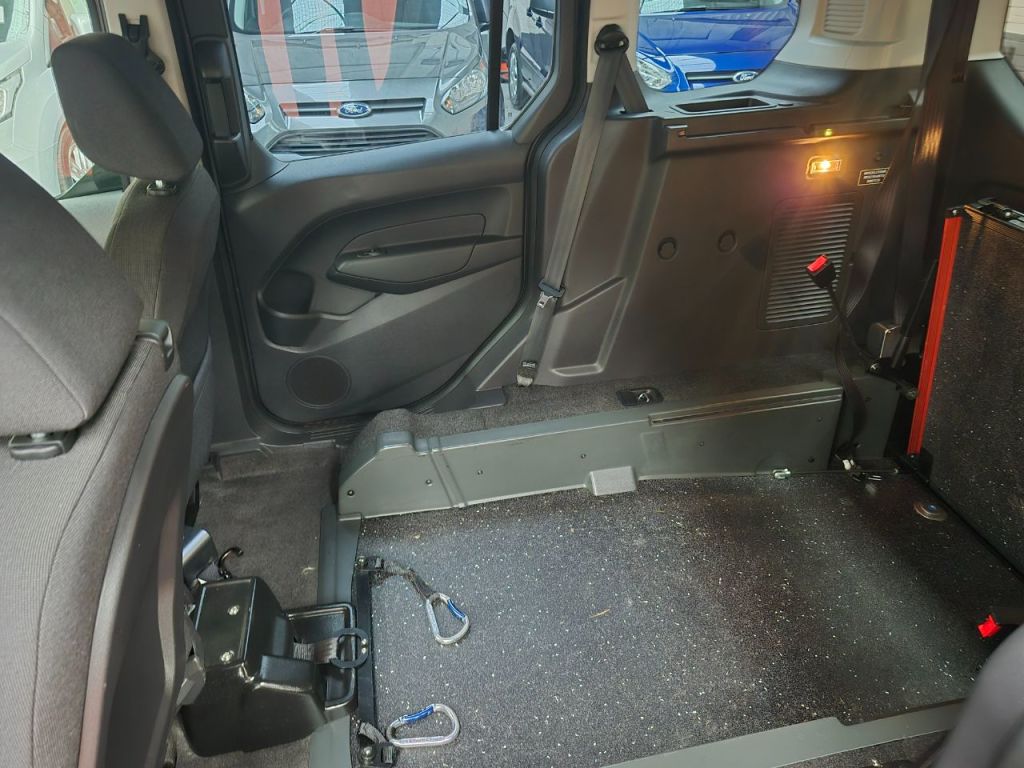 Used Ford Tourneo Connect 2017 for sale - 76535065: Photo 8