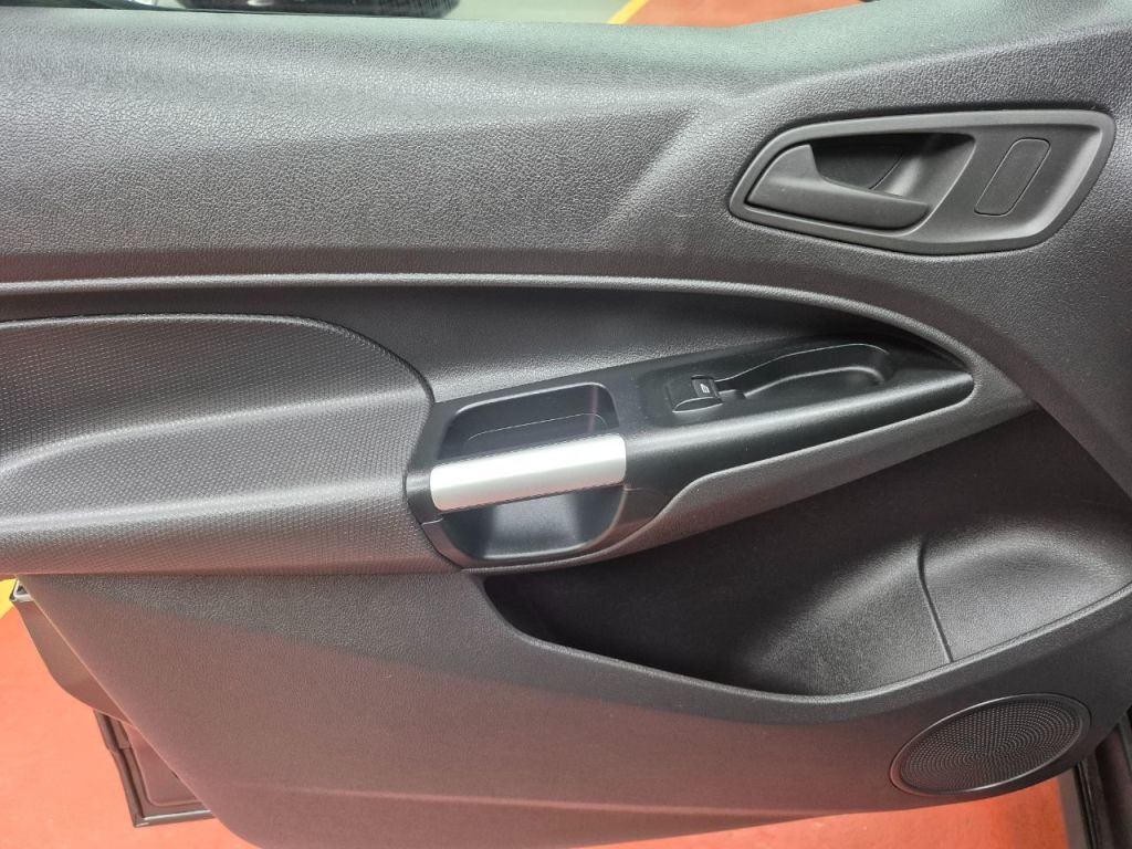 Used Ford Grand Tourneo Connect 2018 for sale - 76303240: Photo 12