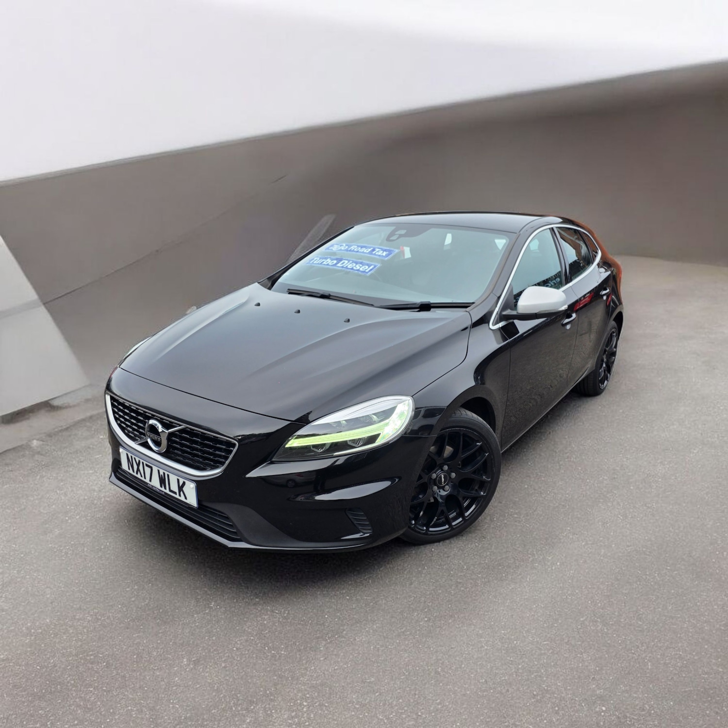 Used Volvo V40 2017 for sale - 76379264: Photo 1