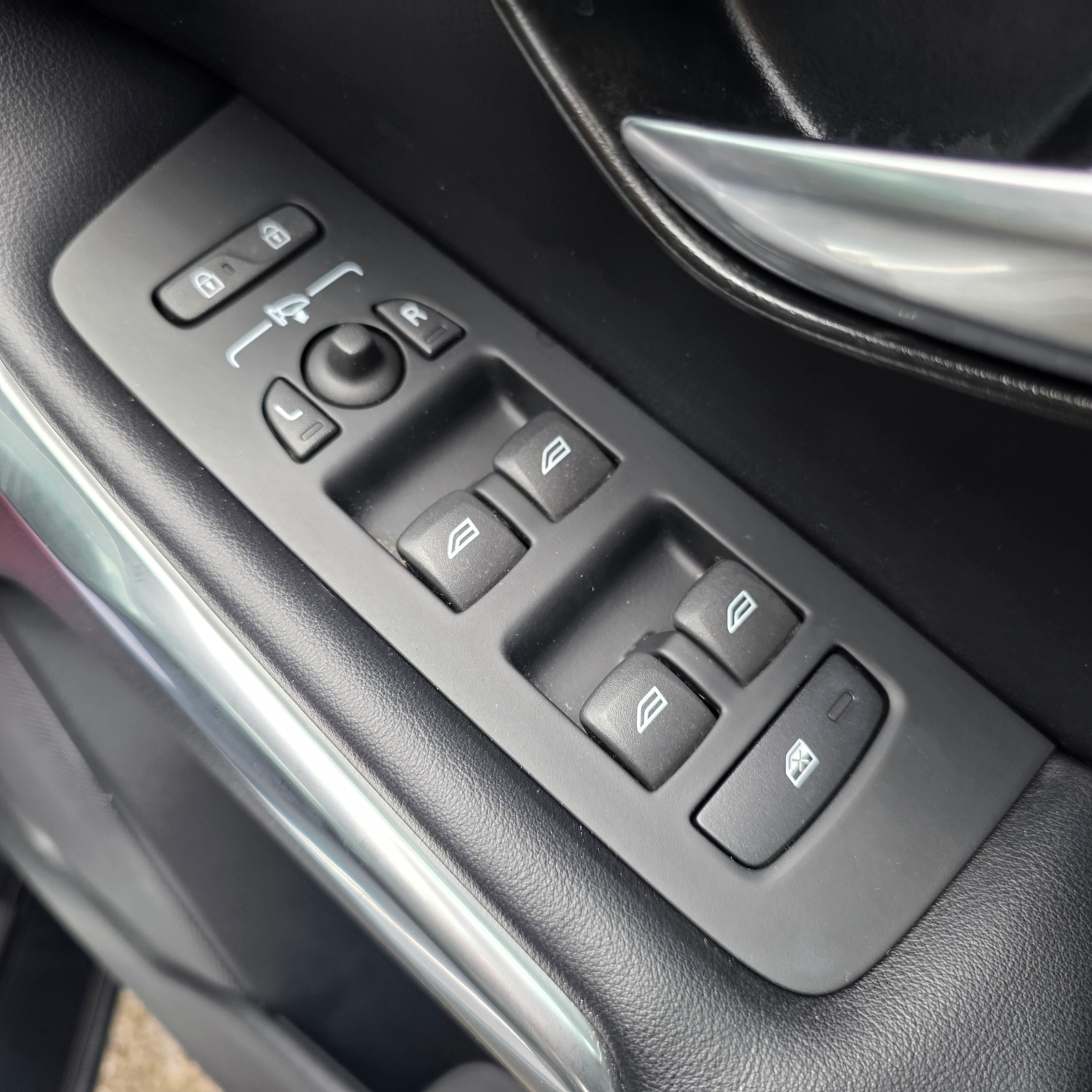 Used Volvo V40 2017 for sale - 76379264: Photo 16