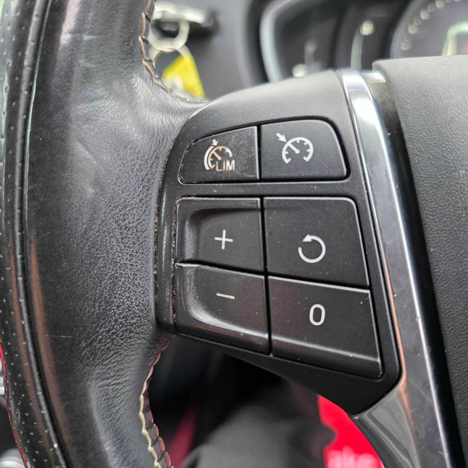 Used Volvo V40 2017 for sale - 76379264: Photo 18