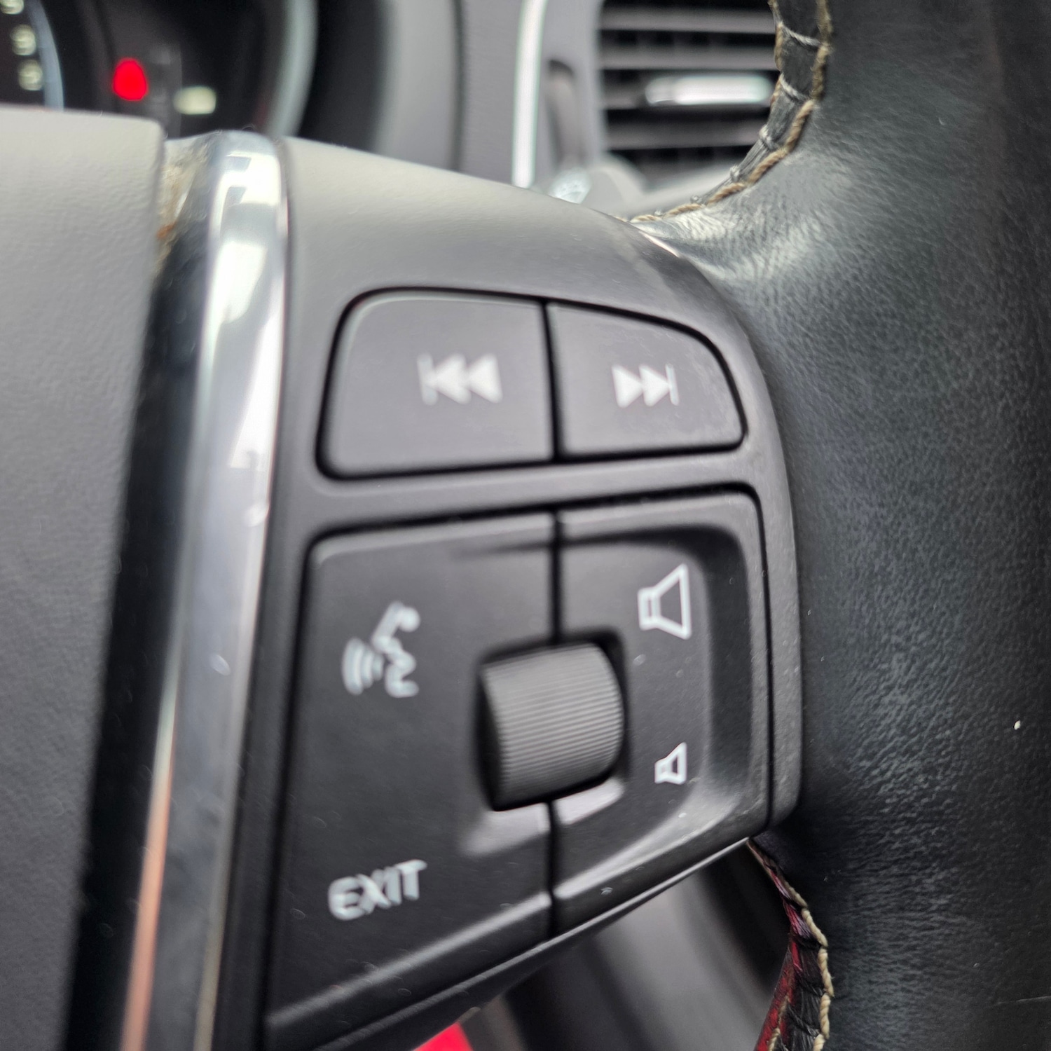 Used Volvo V40 2017 for sale - 76379264: Photo 19