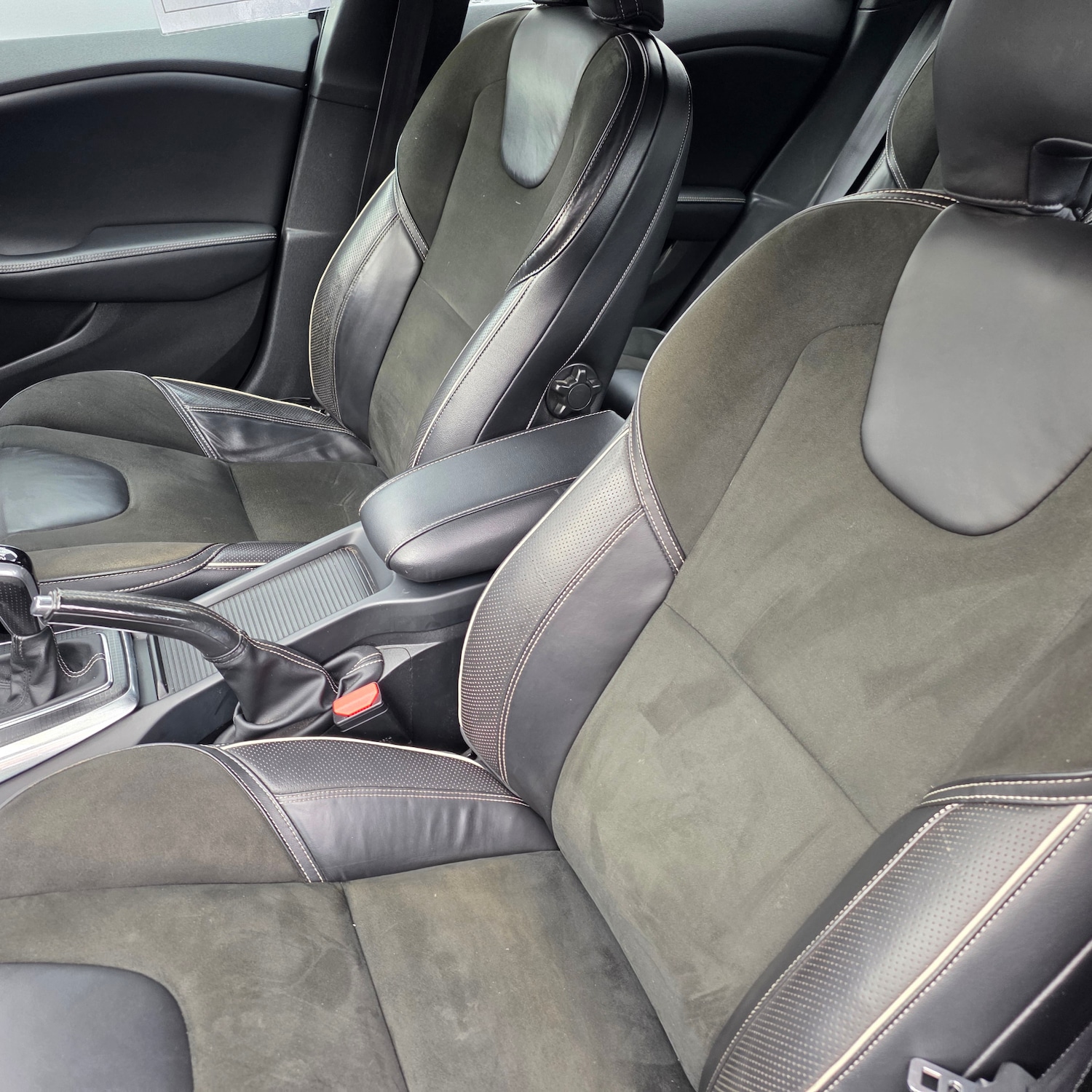 Used Volvo V40 2017 for sale - 76379264: Photo 27