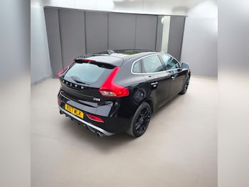 Used Volvo V40 2017 for sale - 76379264: Photo