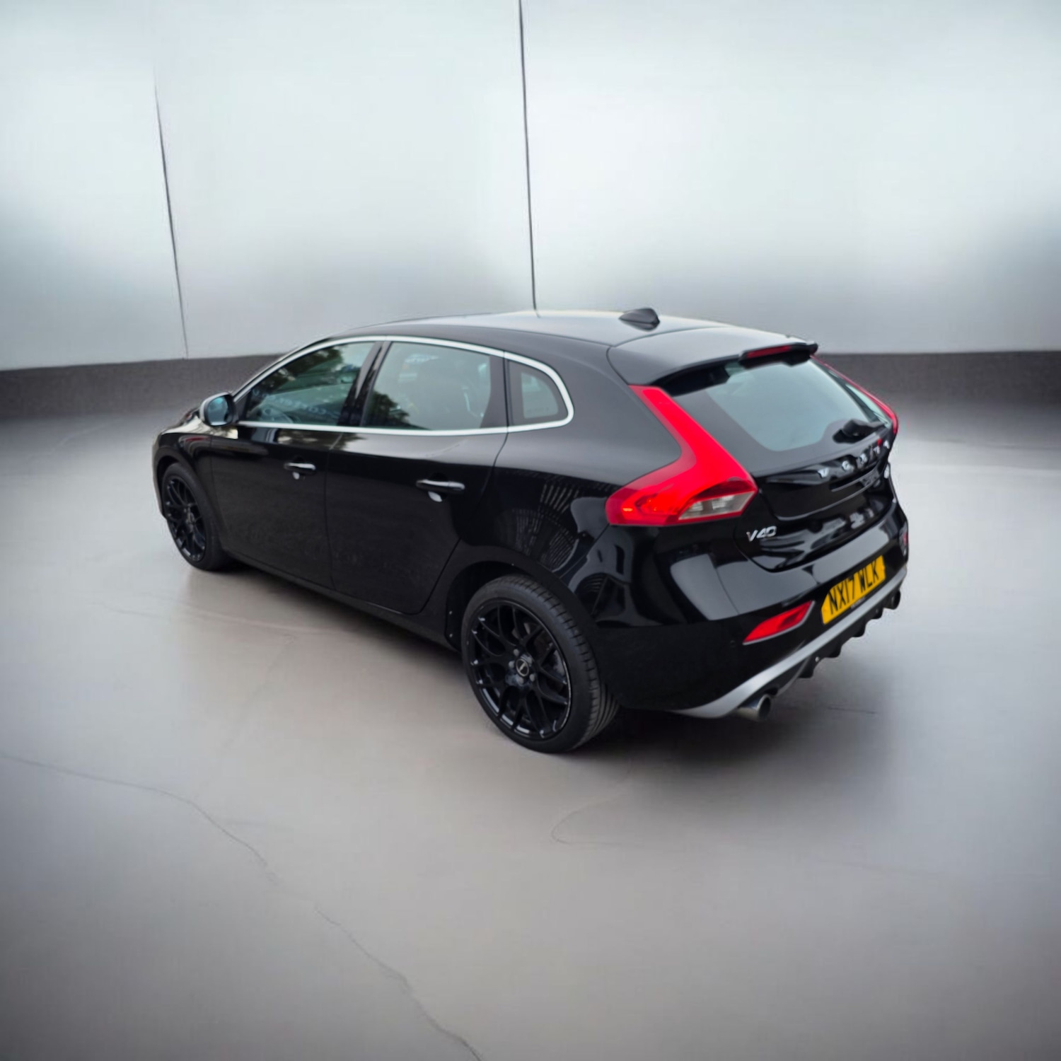 Used Volvo V40 2017 for sale - 76379264: Photo 4