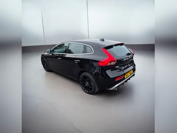Used Volvo V40 2017 for sale - 76379264: Photo