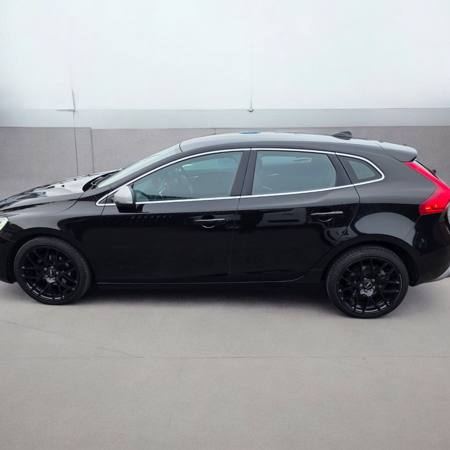 Used Volvo V40 2017 for sale - 76379264: Photo 5