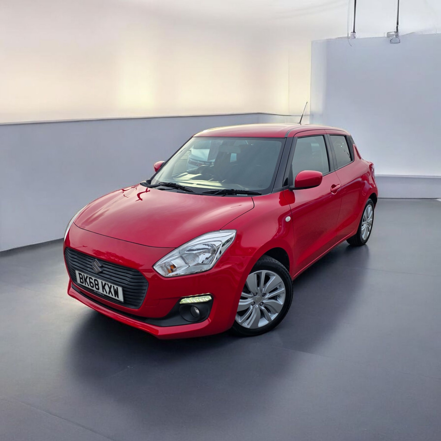 Used Suzuki Swift 2018 for sale - 76353697: Photo 1