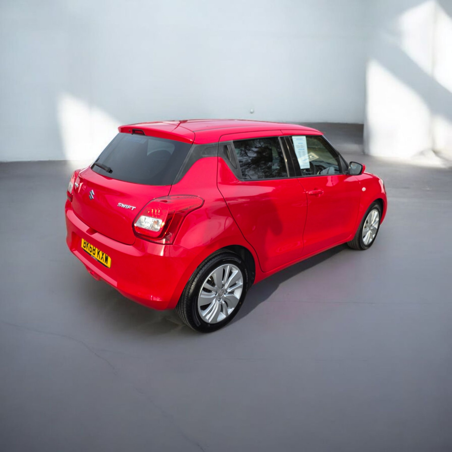 Used Suzuki Swift 2018 for sale - 76353697: Photo 2