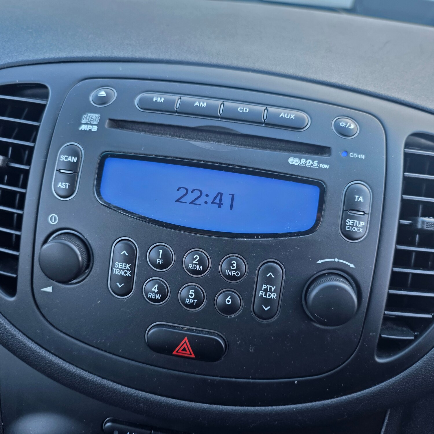 Used Hyundai i10 2013 for sale - 76340137: Photo 18