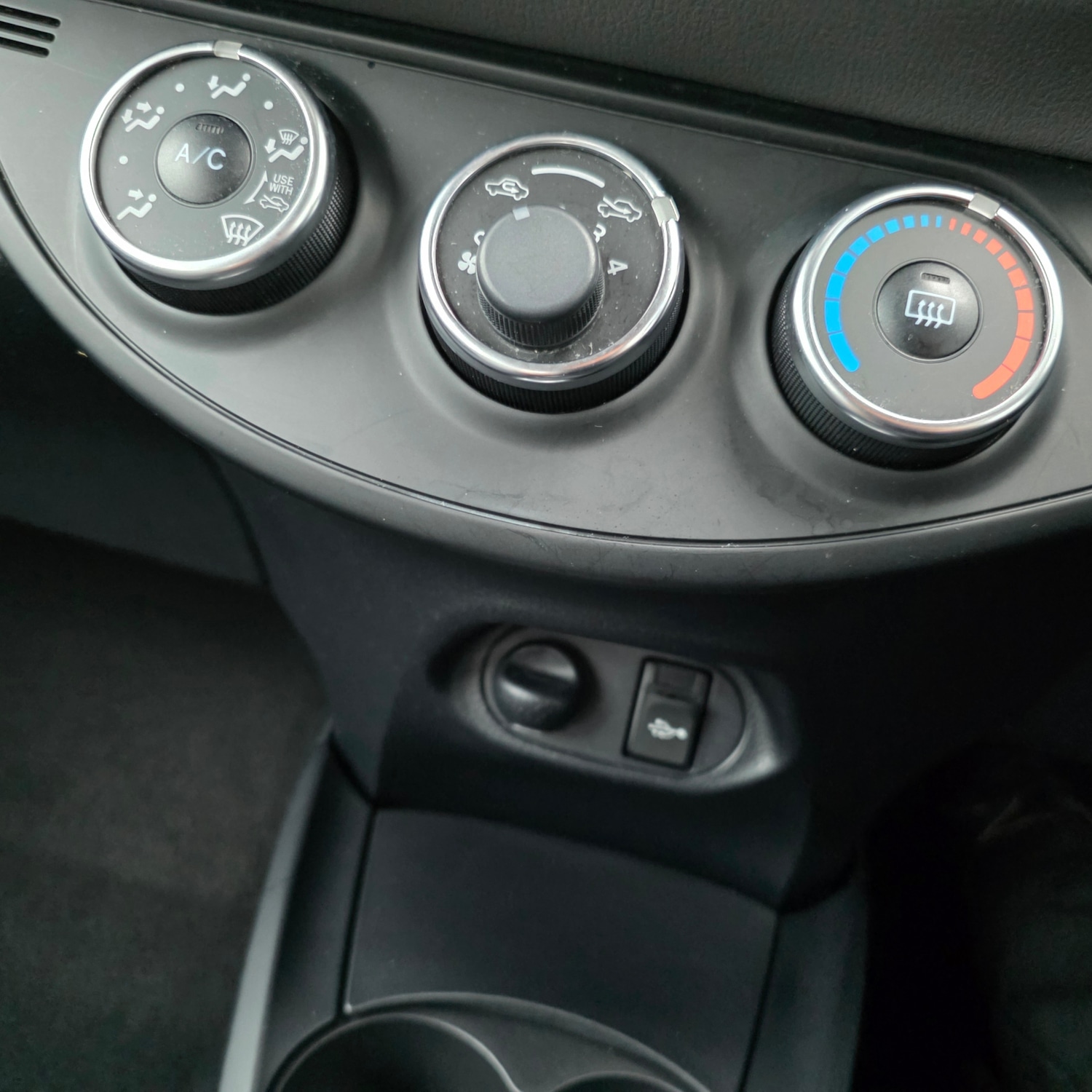 Used Toyota Yaris 2019 for sale - 76578422: Photo 26