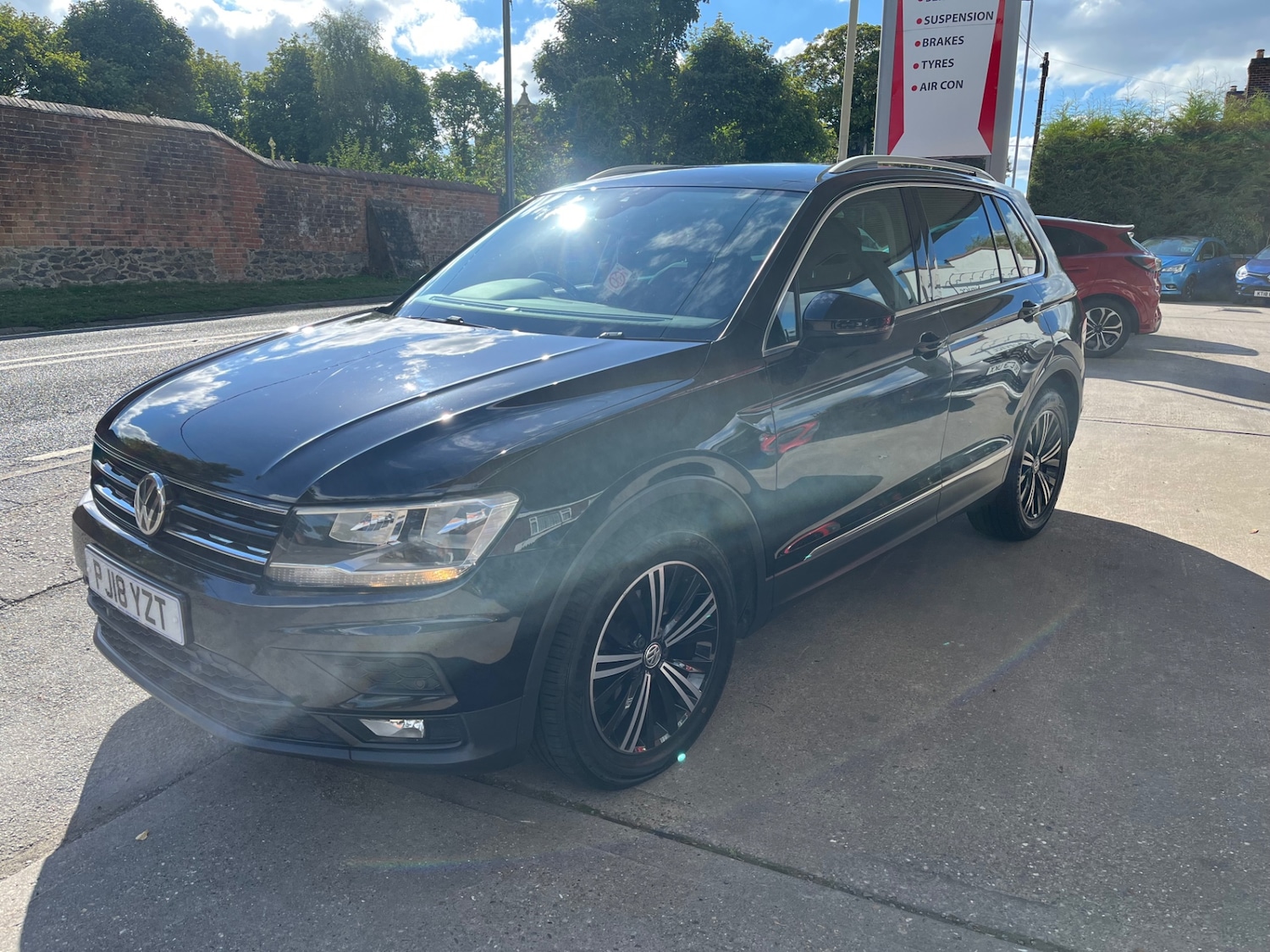 Used Volkswagen Tiguan 2018 for sale - 76037471: Photo 2