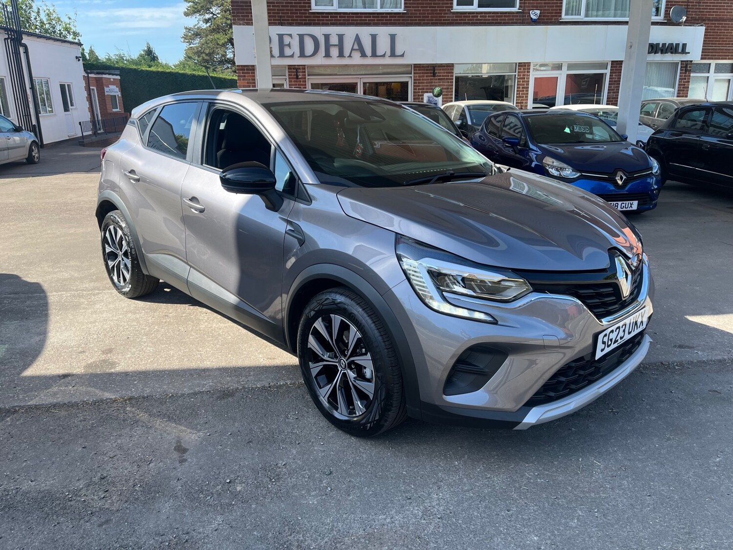 Used Renault Captur 2023 for sale - 75699850: Photo 1