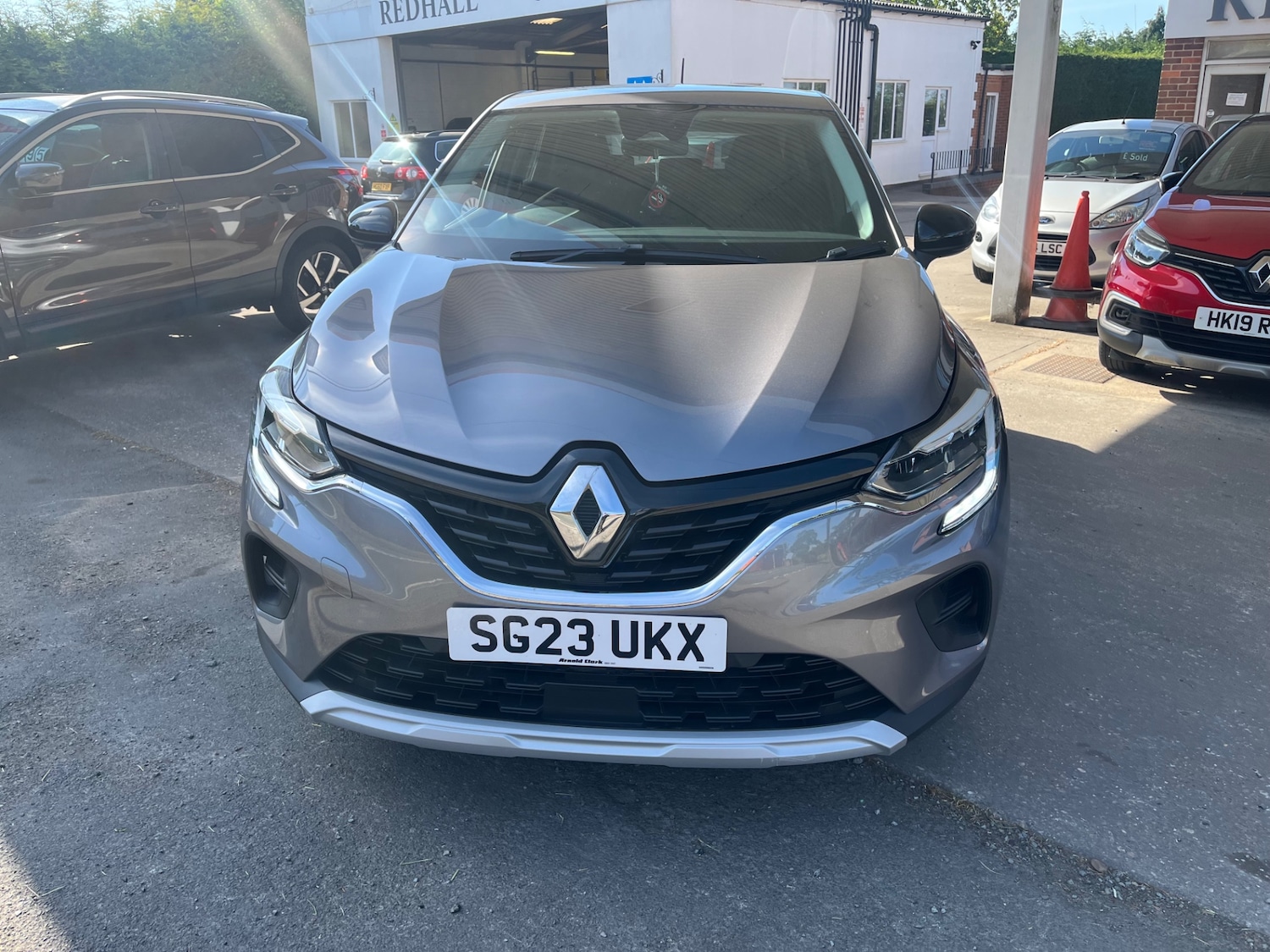 Used Renault Captur 2023 for sale - 75699850: Photo 2
