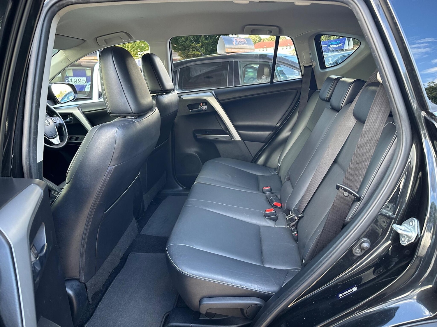 Used Toyota RAV4 2016 for sale - 76989183: Photo 24