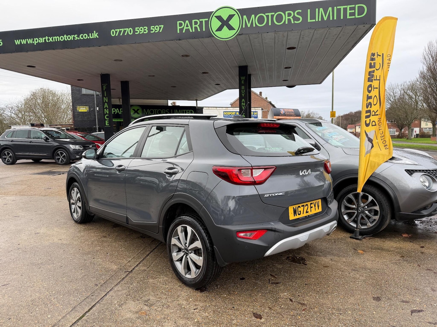 Used Kia Stonic 2023 for sale - 76887266: Photo 2