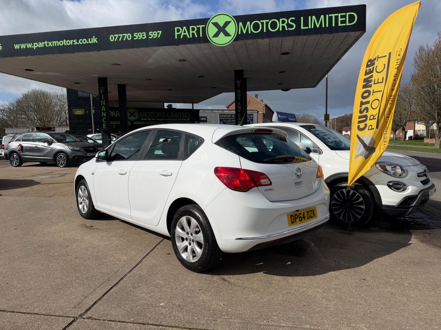 Used Vauxhall Astra 2015 for sale - 77838632: Photo 2