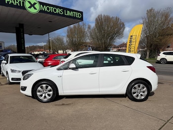 Used Vauxhall Astra 2015 for sale - 77838632: Photo