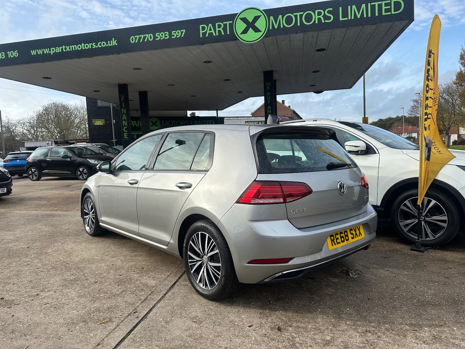 Used Volkswagen Golf 2018 for sale - 76549989: Photo 2